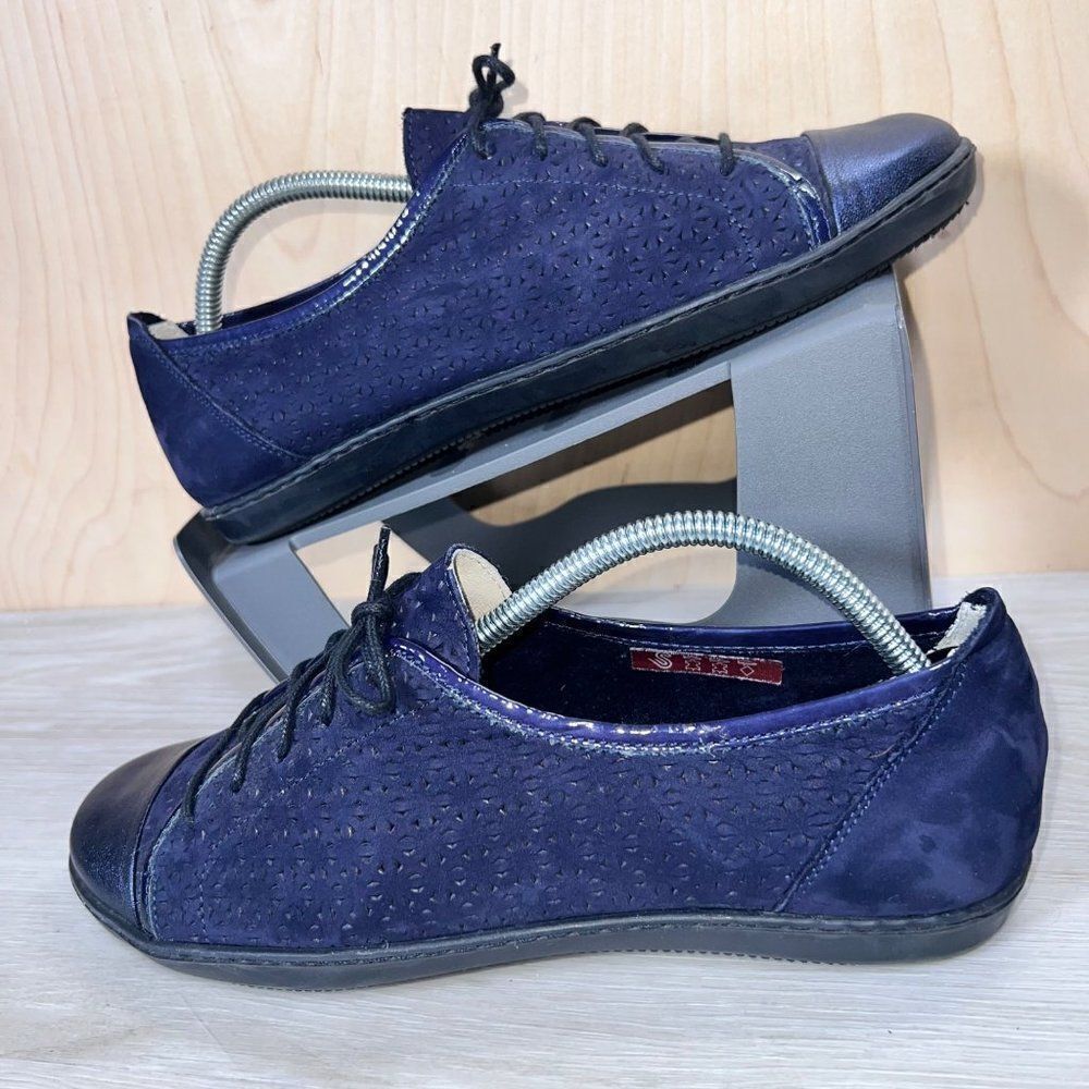 Sabrinas Blue Suede Classic Casual Sneakers Women's 8‎